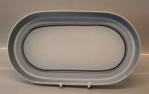 Sahara 316 Ovalt fad 33 x 18.5 cm (016) B&G Hvidt kraftigt stel Blå og brun bred streg omkring spejlet