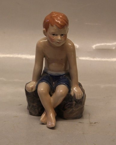 Royal Copenhagen figurine 0682 RC The Boy on a rock 15 cm Jens (1021682) Allan Therkelsen