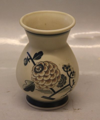 Aluminia 28-1 RC Vase 12.5 cm (1927) With flowers and berries