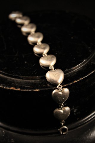 Old children bracelet in silver in the form of little hearts with "Anne Marie" engraved...