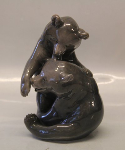 Royal Copenhagen 0366-1233 RC Two bear cubs playing (ER) 22 cm 1233 brown version 1901