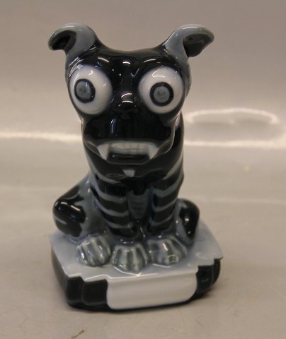 B&G Porcelain B&G 2106 Tinderbox dog 20 cm With Eyes like Millwheels H. C. Andersen Design Axel Locher