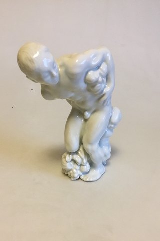 Bing & Grøndahl Blanc de Chine Figur af Mand og barn med overflødighed af frugt No 4032