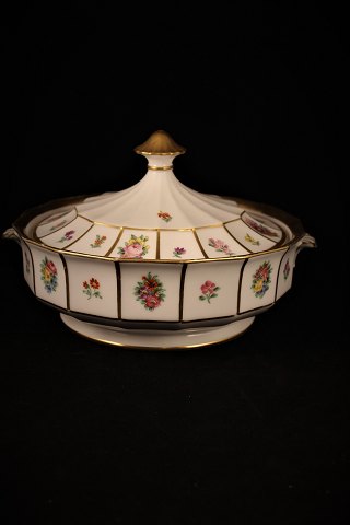 Rund låg skål i "Henriette" fra Royal Copenhagen.år 1850-70.