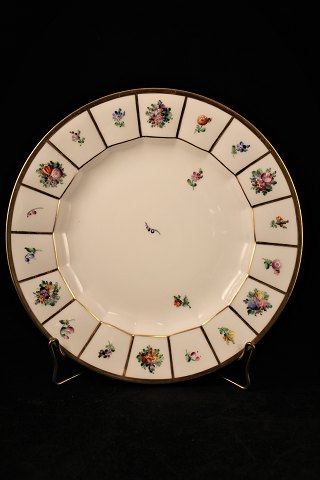 Middags tallerken i "Henriette" fra Royal Copenhagen.Dia.:25,5cm.år 1850-70.