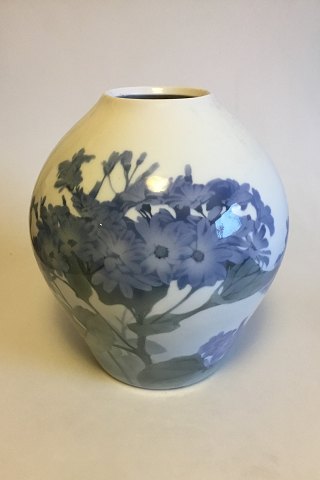Imperial Porcelain Factory Russisk Stor vase/krukke dekoreret med blomstermotiv. Stemplet St. Petersborg. Fra 1909