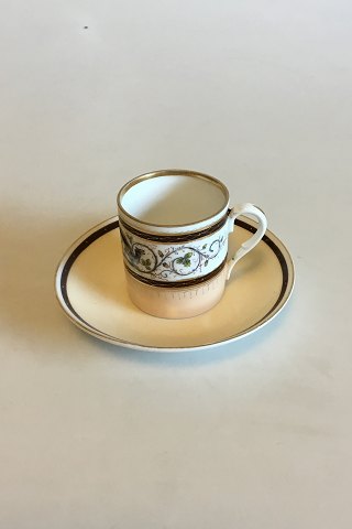 Carl Tielsch / Altwasser Mokkakop dekoreret med blomsterfrise med drager og guld. Fra 1875-1909