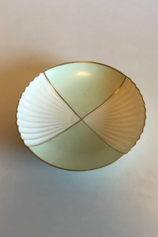 Royal Copenhagen Service with green decoration with gold on form 507(Herregaard) Bowl No 3420