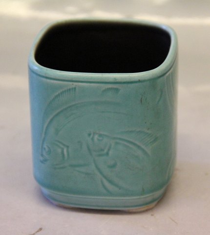 Aluminia kunstfajance 1587-1473 Aluminia Solbjerg Firkantet vase med fiskemotiv 8 cm Nils Thorsson 1934 