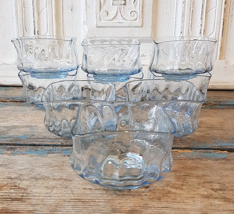 Set of 9 rinsing bowls in light blue glass