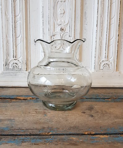1800s fishin bowl decorated with moon and star