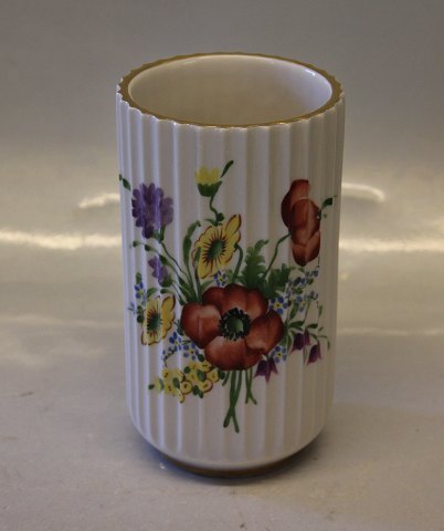 Lyngby Original klassisk 99-17 Hvid riflet vase med blomsterdekoration og guld 12 cm