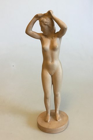 P. Ipsen Enke Terracot figurine of standing nude woman No 910. Designed by Volmer Bahner