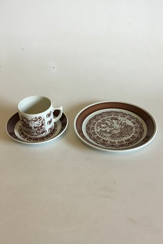 Bjørn Wiinblad, Nymølle Februar Månedskop med underkop No 3513 og kagetallerken No 3520