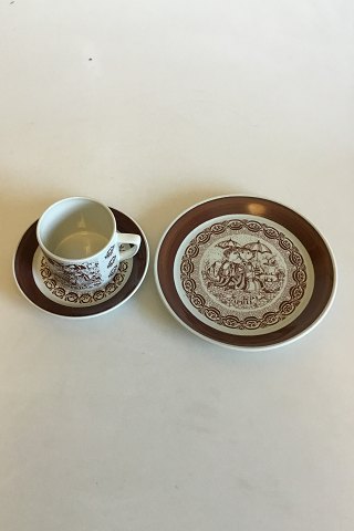 Bjørn Wiinblad, Nymølle April Månedskop med underkop No 3513 og kagetallerken No 3520
