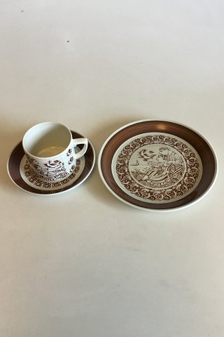 Bjørn Wiinblad, Nymølle Juli Månedskop med underkop No 3513 og kagetallerken No 3520