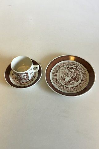 Bjorn Wiinblad, Nymolle November Month Cup No 3513, Saucer and Cake Plate No 3520