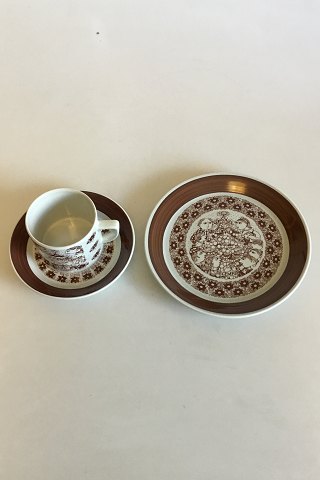 Bjorn Wiinblad, Nymolle December Month Cup No 3513, Saucer and Cake Plate No 3520