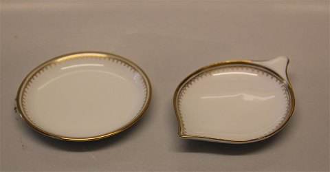Individual Butter pad 030 & 200 B&G Minuet White form, saw tooth gold rim, form 601