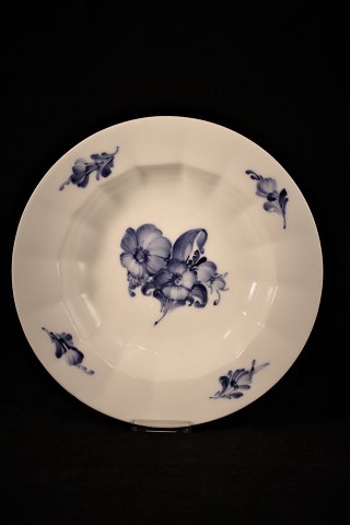 Royal Copenhagen Blå Blomst kantet , dyb dessert tallerken.Dia.:21,5cm.RC# 10/8547.