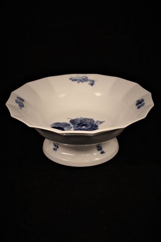 Royal Copenhagen , Blå Blomst , kantet kageskål på lav fod.10/8530.H:9cm. Dia.:24,5cm.