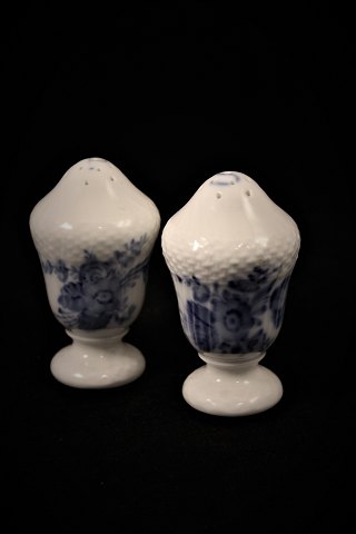 Royal Copenhagen Blue Flower curved, salt & pepper set.Height: 8.5cm.