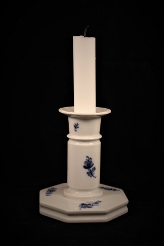 Royal Copenhagen Blå Blomst kantet lysestager.Højde : 11cm.10/3303.