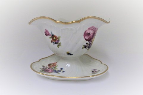 Royal Copenhagen. Saksisk blomst let. Sauceskål. Højde 13 cm. Produceret før 1890 (1 sortering)