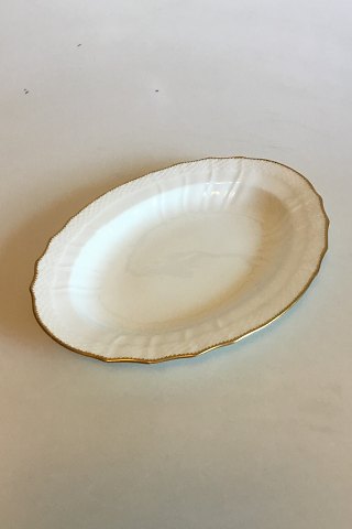 Royal Copenhagen Hvid Svejfet med takket guldkant(Stel 387/ Josephine) Ovalt serveringsfad No 1555