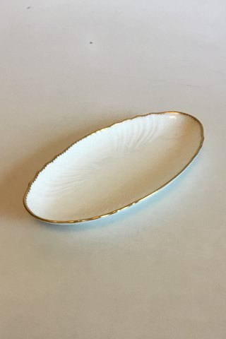 Royal Copenhagen Hvid Svejfet med takket guldkant(Stel 387/ Josephine) Ovalt serveringsfad No 165
