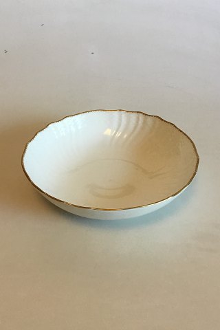 Royal Copenhagen Hvid Svejfet med takket guldkant(Stel 387/ Josephine) Rund skål No 1518