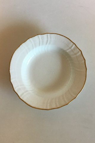 Royal Copenhagen Hvid Svejfet med takket guldkant(Stel 387/ Josephine) Dyb tallerken No 1616