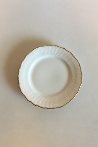Royal Copenhagen Hvid Svejfet med takket guldkant (Stel 387)Kagetallerken No 1626