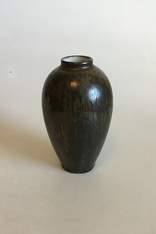 Royal Copenhagen Vase med glasur i brune nuancer. Designet af Carl Frederik Ludvigsen
