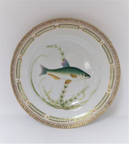 Royal Copenhagen. Fauna Danica. Fisketallerken. Middags tallerken. Model # 19 - 3549. Diameter 25 cm. (1 sortering). Abramis vimba