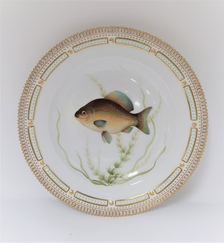 Royal Copenhagen. Fauna Danica. Fisketallerken. Middags tallerken. Model # 19 - 3549. Diameter 25 cm. (1 sortering). Cyprinus carassius