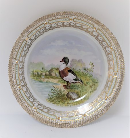Royal Copenhagen. Fauna Danica. Jagtstel.  Middags tallerken. Model # 240A - 3549. Diameter 25 cm. (1 sortering).  Tadorna tadorna