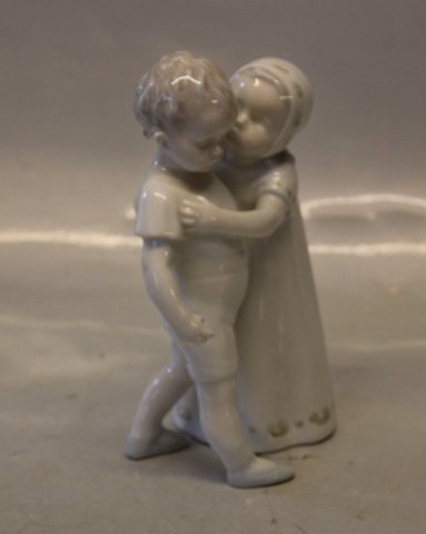 B&G Figurine B&G 1614 Children kissing. Love refused 17 cm (RC #406) IPI White Art Nouveau version