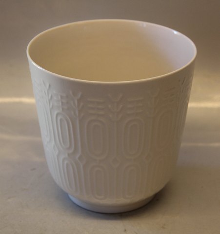 Royal Copenhagen  4133 RC White Flowerpot with relief 14 x 14.5 cm Blanc de Chine Thorkild Olsen