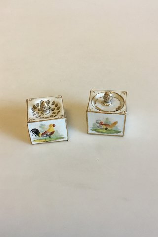 Meissen Salt and Pepper set in porcelain with decoration with Chickens and various insects