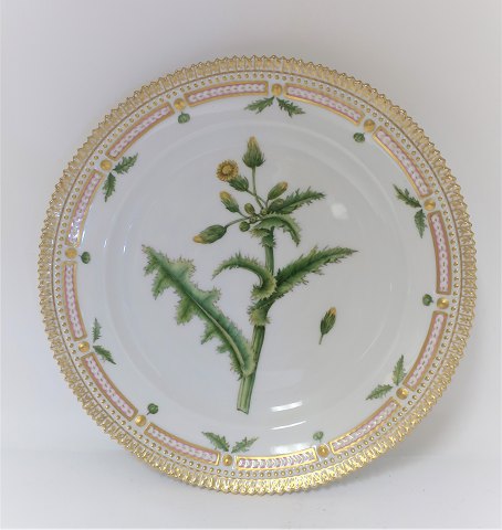 Royal Copenhagen, Flora Danica. Frokost tallerken. Design #3550. Diameter 22 cm. (1 sortering). Sonchus asper Vill