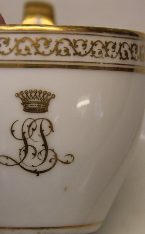Royal Copenhagen Antique High Handle Cup SP Monogram : 9 x 9.50 cm & saucer 17 cm ca 1790-1850