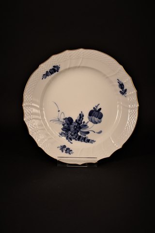 Royal Copenhagen Blue Flower Curved lunch plate with gold border. Dia.:22cm.RC#10/1623.