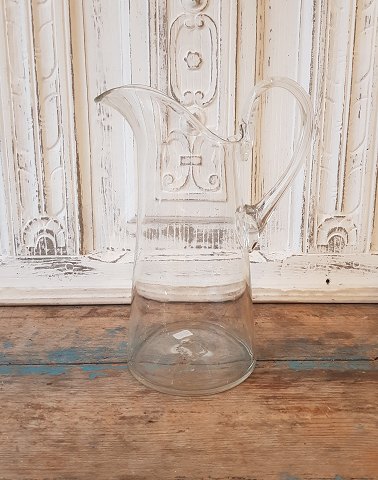 Large milk jug 26.5 cm.