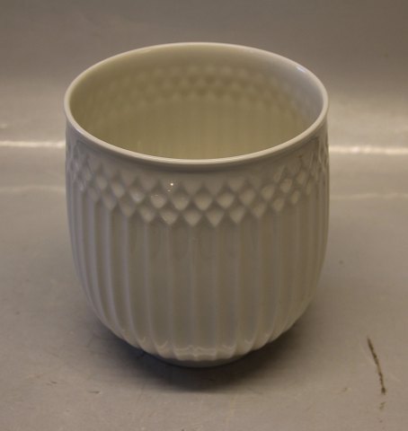 Kongelig Dansk 3427 Kgl. Blomsterskjuler med riflet kant 16 x 14 cm Blanc de Chine