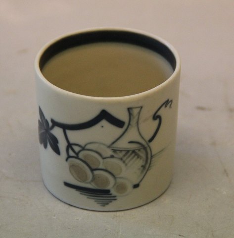 029- 24 Kgl. Rund Vase 5.5 cm med druer grapes Mat Aluminia Porcelain