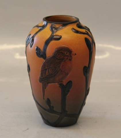 Ipsen 680 V1 Vase with bird and branches 14.5 cm Brostroem 1909 Danish Art Pottery 1843-1955