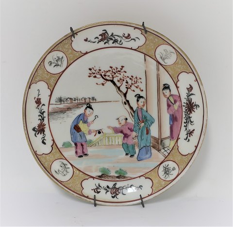 Royal Copenhagen. Antik tallerken med kinesisk motiv. Diameter 15,5 cm. Produceret før 1900.