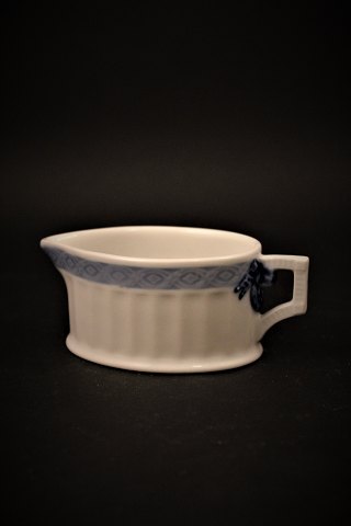 Royal Copenhagen Blå Vifte oval flødekande.H:4cm. 10x5cm.RC# 1212/11562.