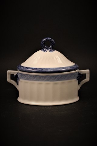 Royal Copenhagen Blå Vifte oval sukkerskål med låg.H:10cm. 12,5x6cm.